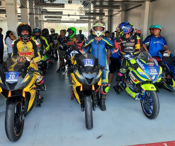 Kolaborasi 10 Tahun MAXI YAMAHA dan PROSTREET, Ubah Bandara Jadi Sirkuit Balap